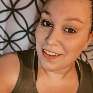 Meet your Posher, Jalie